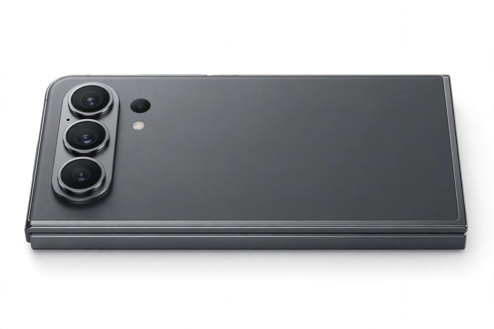 Foldable flip phone camera array close-up